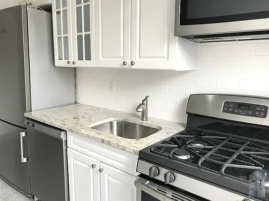 Rented by Skyline Group Real Estate | media 22