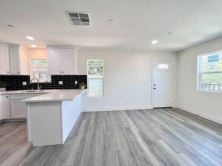 1933 Vestal Ave — Photo 1