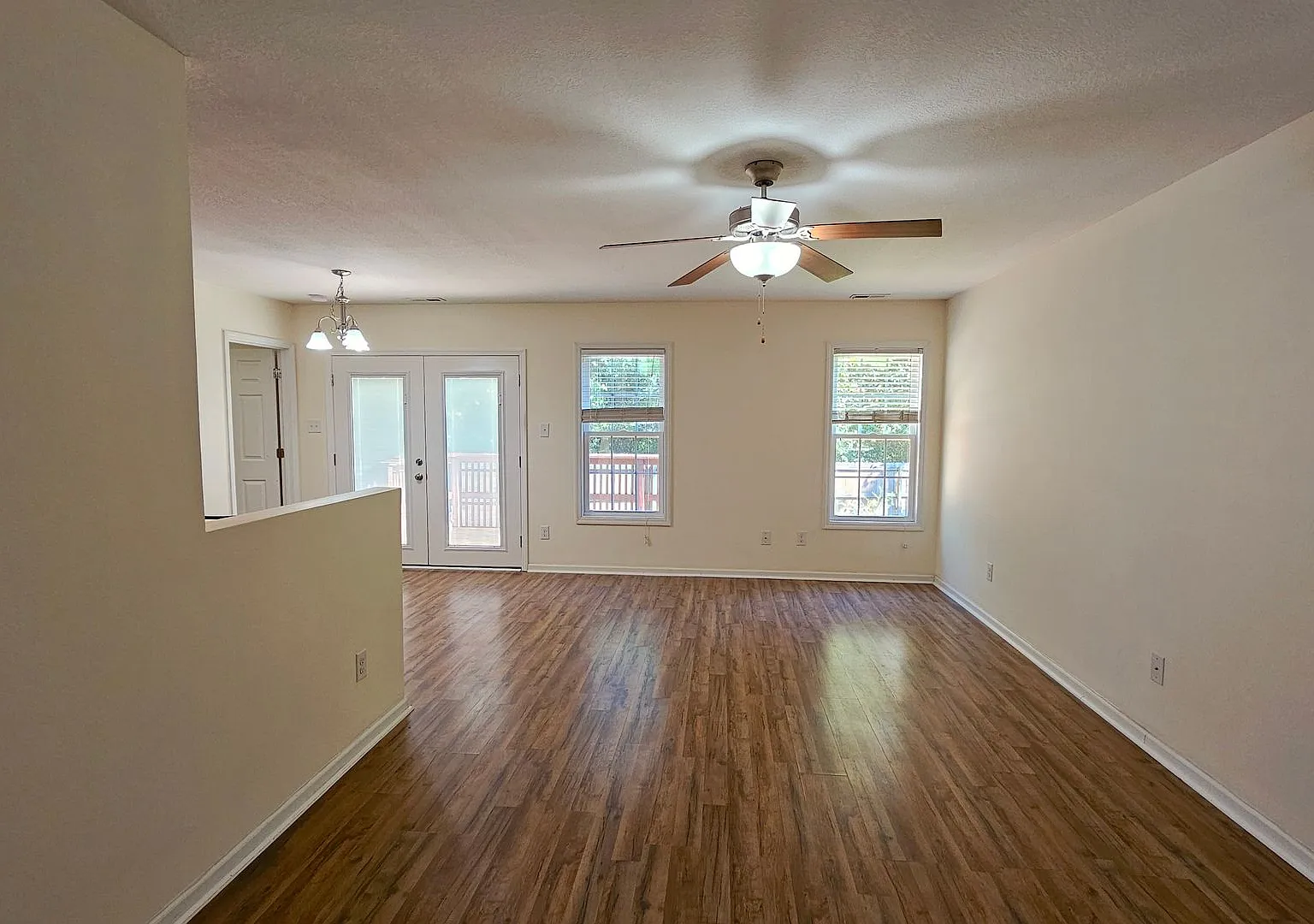 3 BR 2 BA Liberty Hills — Photo 3