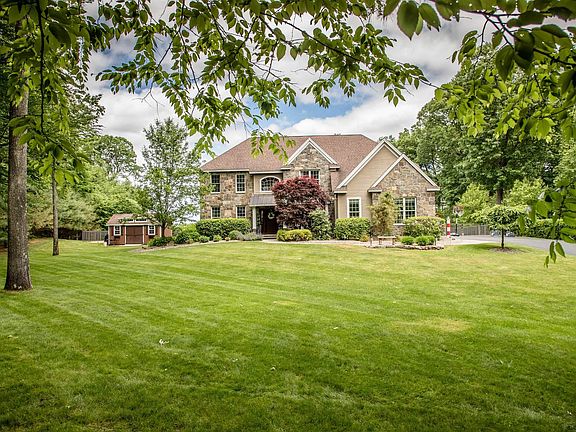2nd image of 29 Beacon Hill Dr