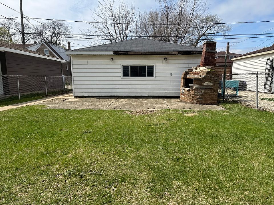 2nd image of 9134 S Paxton Ave