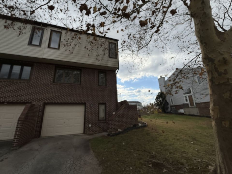 1st image of 110 Hamlet Dr