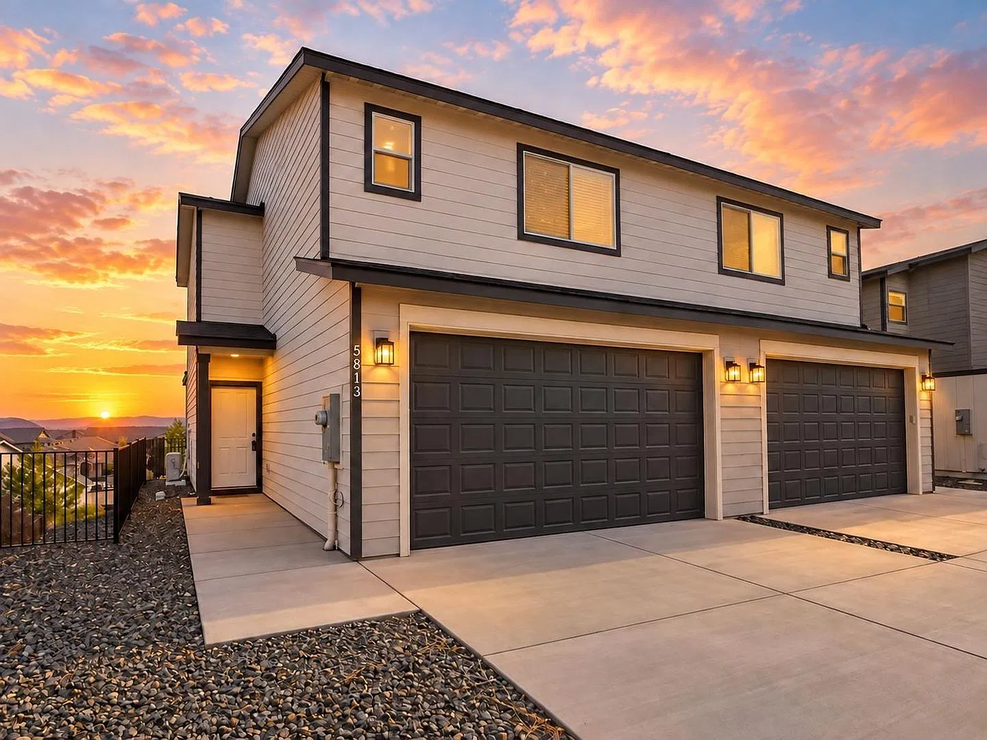 1 Month Free! Brand New Townhome In The Desirable Southridge Area! — Photo 4