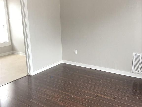 3rd image of 4318 Cunningham Dr