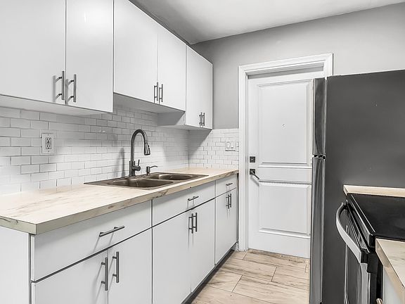 3rd image of 804 SW 28th Street #1-2