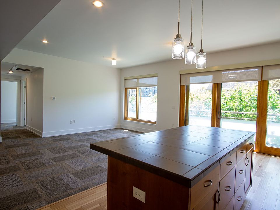 1st image of 1919 NW Quimby St #303