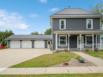 208 W Spring St, Strawberry Point, IA, 52076