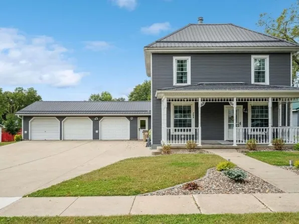 208 W Spring St, Strawberry Point, IA 52076