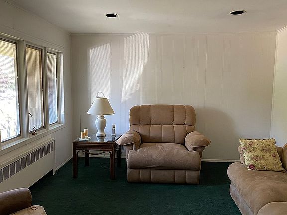 3rd image of 95 Wyandanch Ave