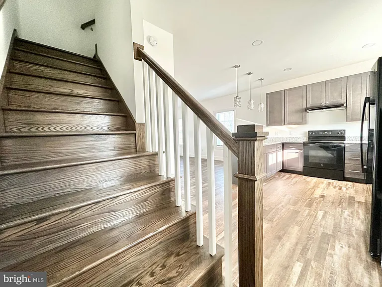 350 N Main St — Photo 3