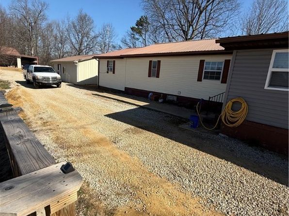 3084 Stonelick Rd, Kenna, WV 25248