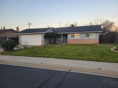 2445 S Memory Street, Visalia, CA, 93277