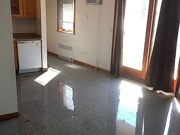 5th image of 2047 42nd St APT 3
