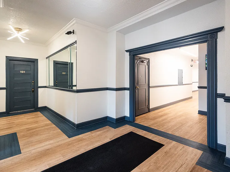 Pasadena Apartments — Photo 29