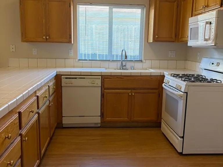 8807 Rollingbay Dr — Photo 4