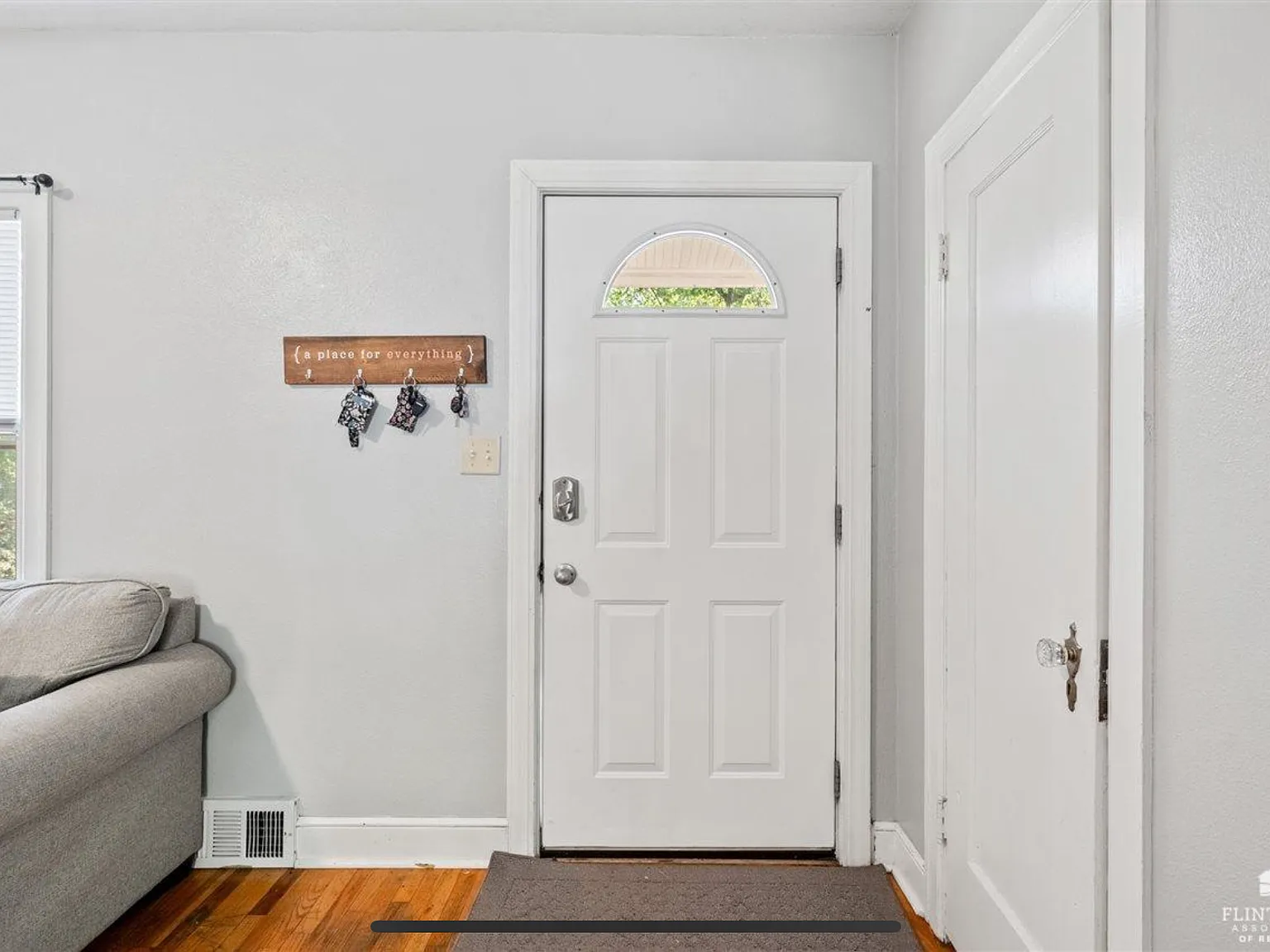 4 bed, 2210 sqft, $2,080 — Photo 4