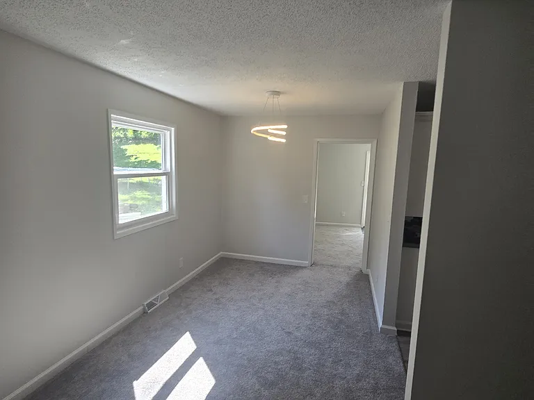 7924 NE San Rafael Dr — Photo 10