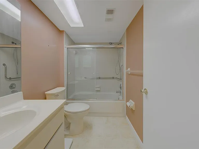 9881 113th St #215 — Photo 24