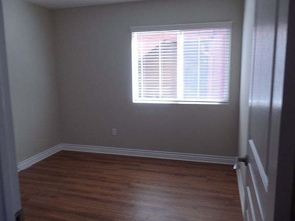 4th image of 1132 N Broadway Unit 19