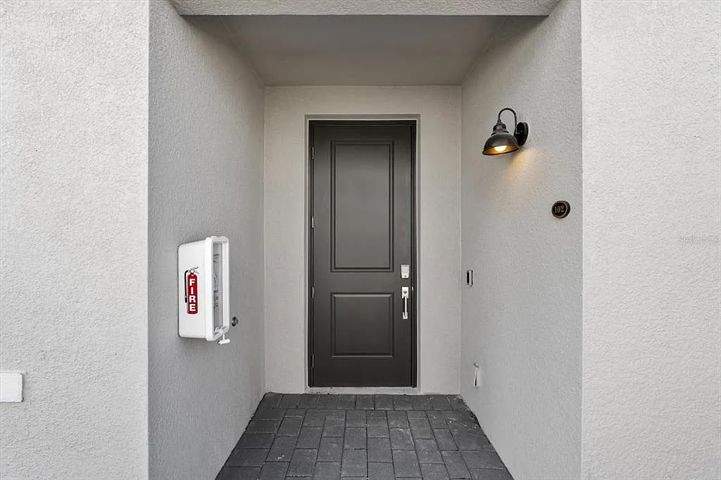 3 bed, 2.0 bath, 1741 sqft, $3,000 — Photo 4