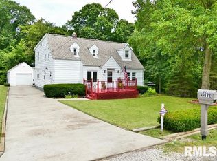 821 Highview Ct, Creve Coeur, IL 61610