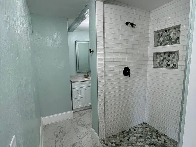 428 W Broadmoor St — Photo 22
