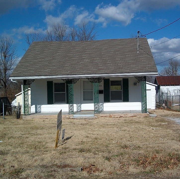 Front View w/ Covered Front Porch