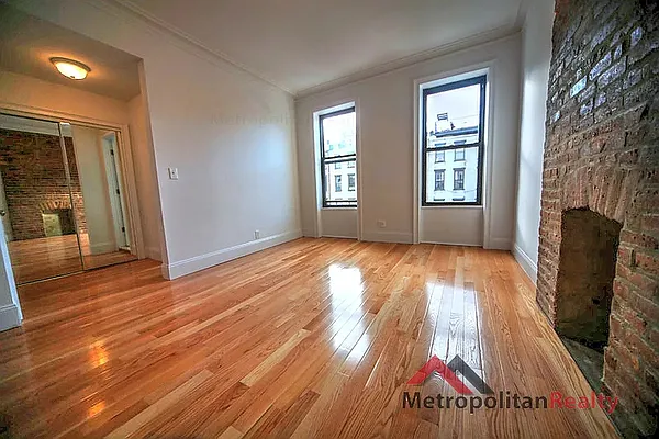 Rented by Metropolitan Realty | media 7