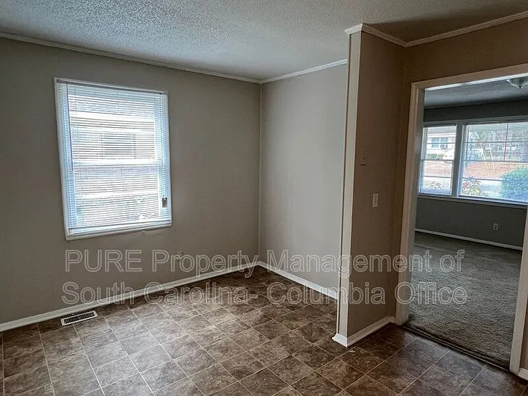 996 Chester St — Photo 9