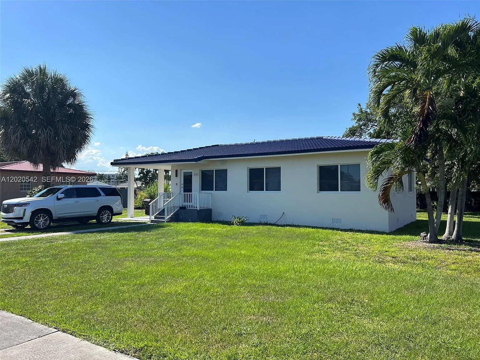 3 bed, 2.0 bath, 1114 sqft, $3,600 — Photo 3