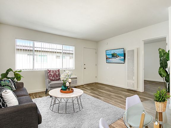 4th image of 7242 De Soto Ave #26