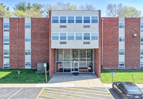 Park Ridge Apartments Photo 1