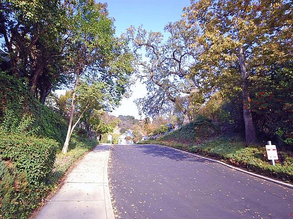 2nd image of 38 Sombrilla Ct