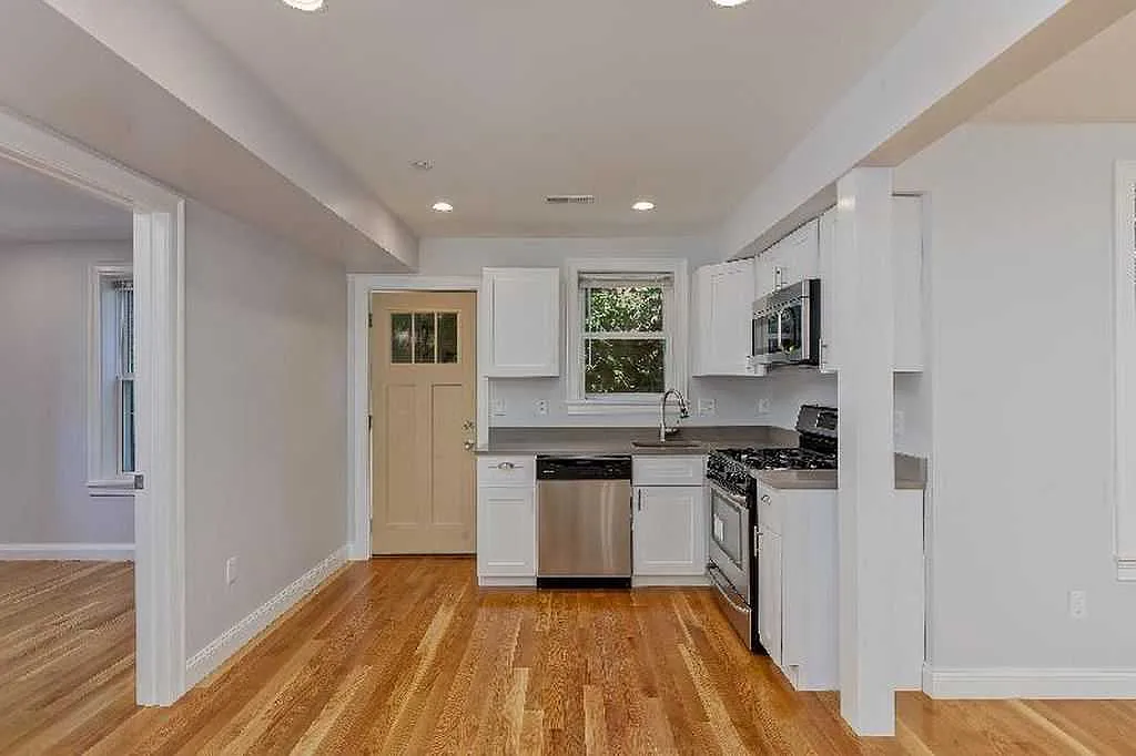 3 bed, $4,500 — Photo 2
