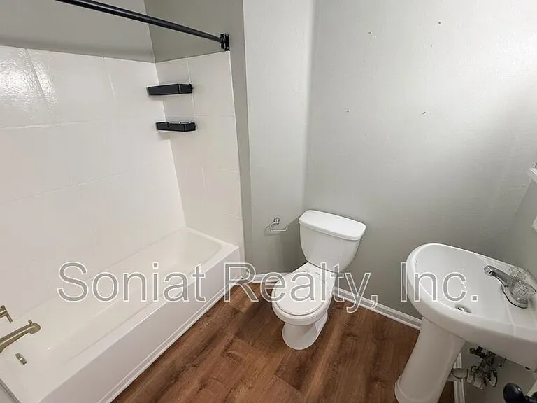 1461 N Robertson St — Photo 15