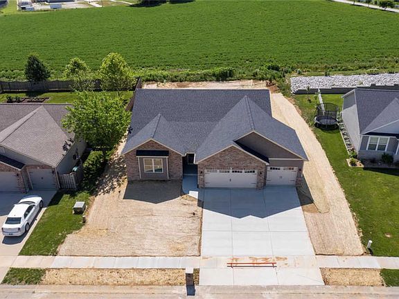 3rd image of 682 Janeita Ct