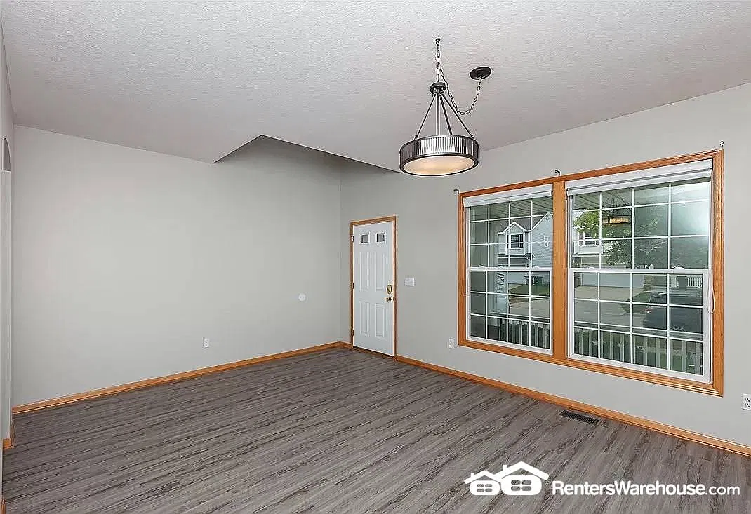Beautiful 5 Bedroom, 3.5 Bathroom Home for Rent — Photo 4