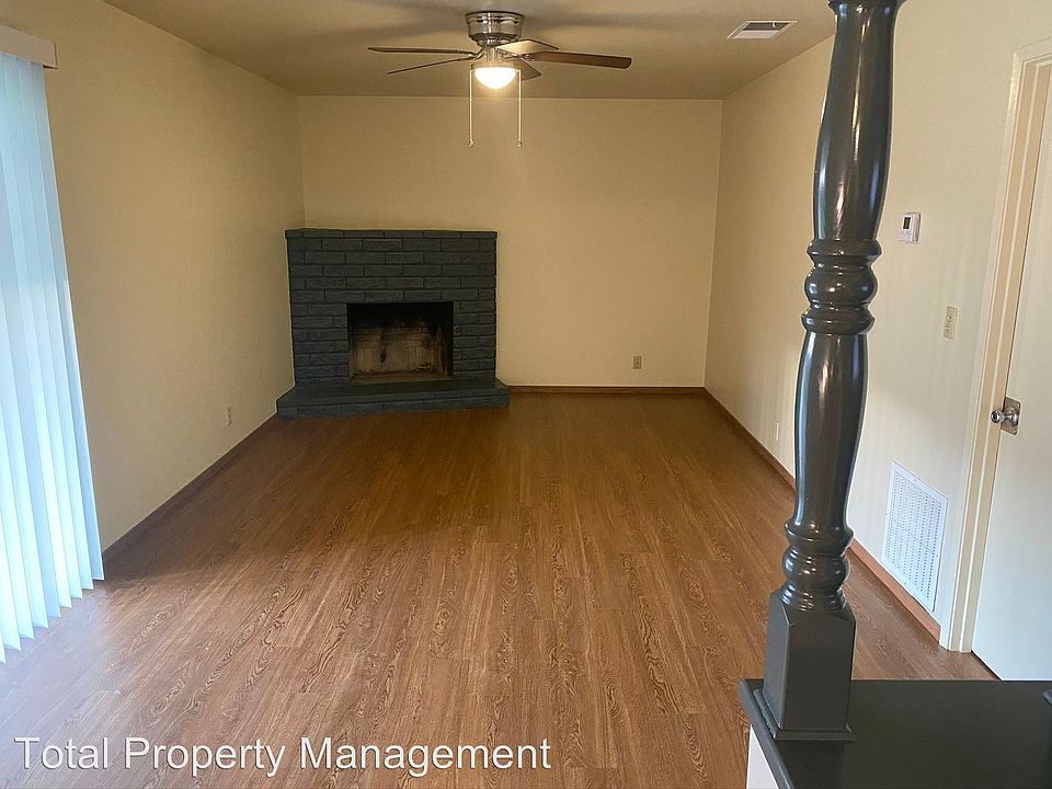 1st image of 915 N Plaza Dr