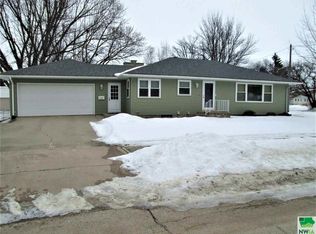 727 4th St, Sheldon, IA 51201