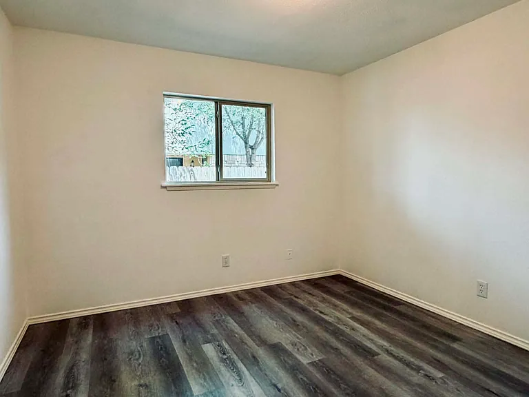 1101 Lombardy Dr — Photo 11
