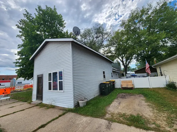 138 S Oak St, Lone Rock, WI 53556