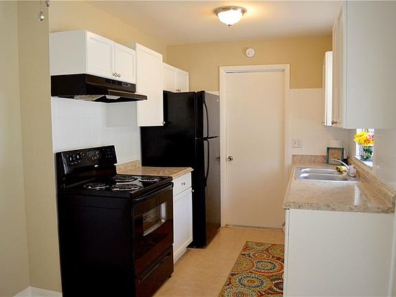 4th image of 909 Sherwood Dr