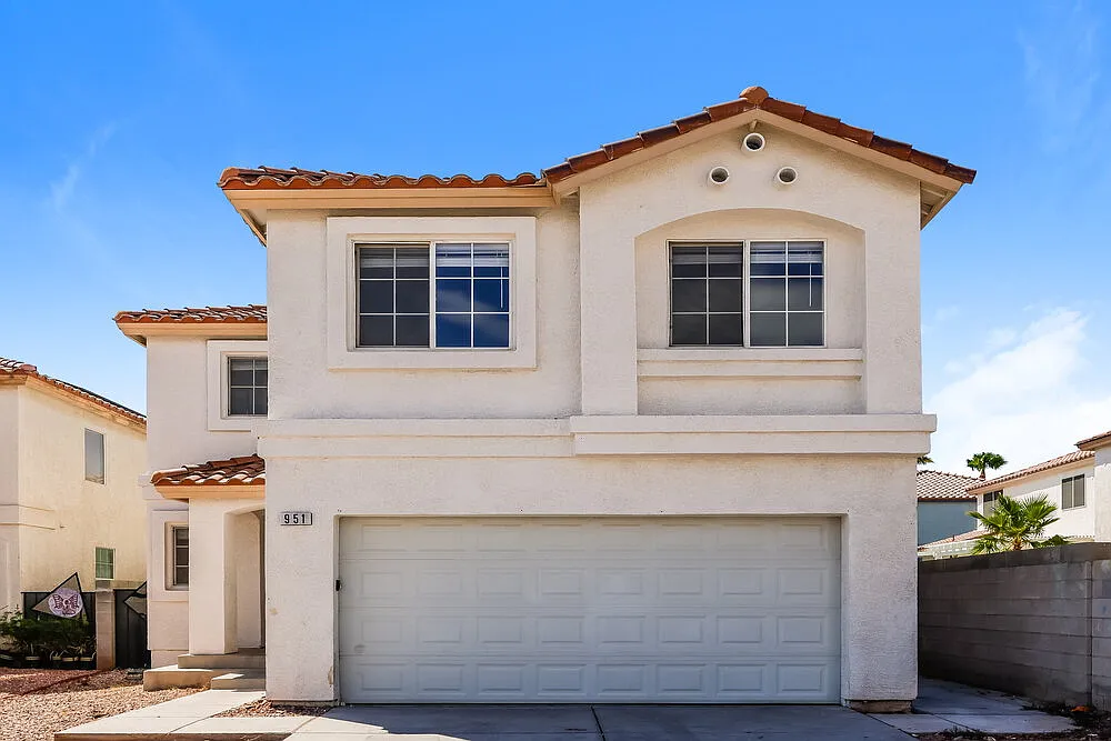 4 bed, 2.5 bath, 1741 sqft, $2,320 — Photo 1