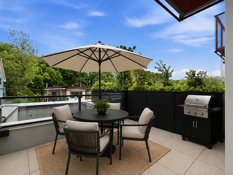 2511 Carolina St — Photo 90