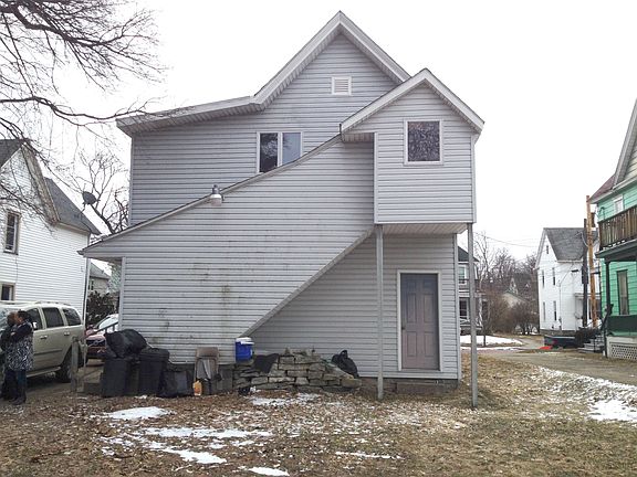 3rd image of 24 Crown St