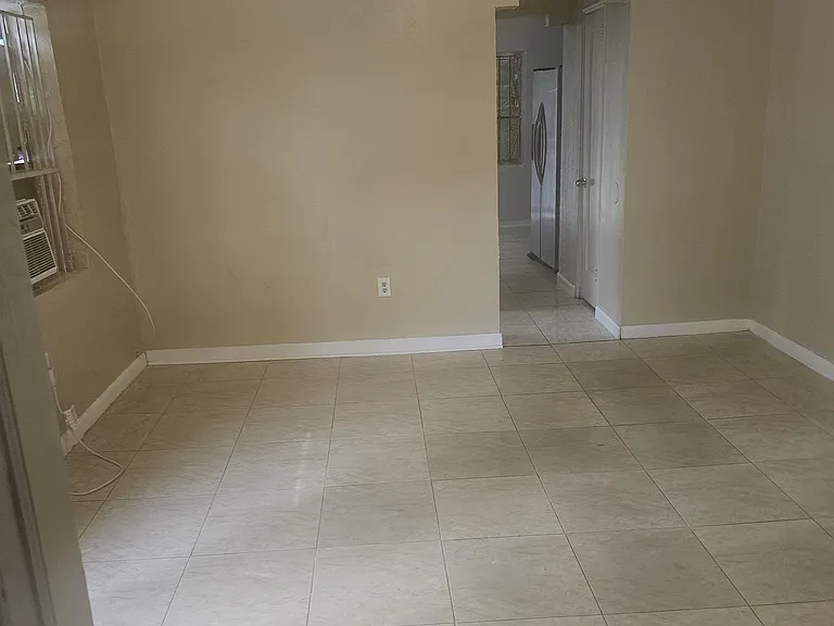 4628 NW 16th Ave — Photo 10