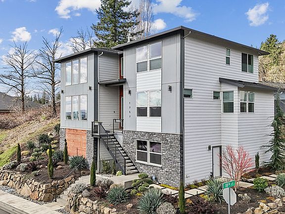 3rd image of 1757 N Columbia Ridge Way