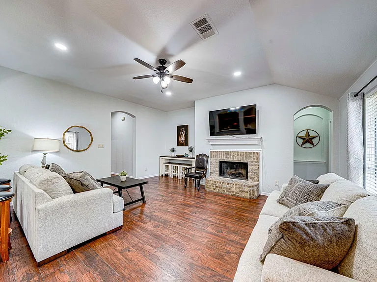 1700 Sparrow Ln — Photo 5