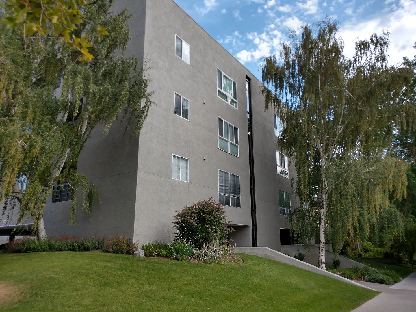 Downtown Slc - 1st M. Free! 2 Bdrm Condo W/ Views! — Photo 2