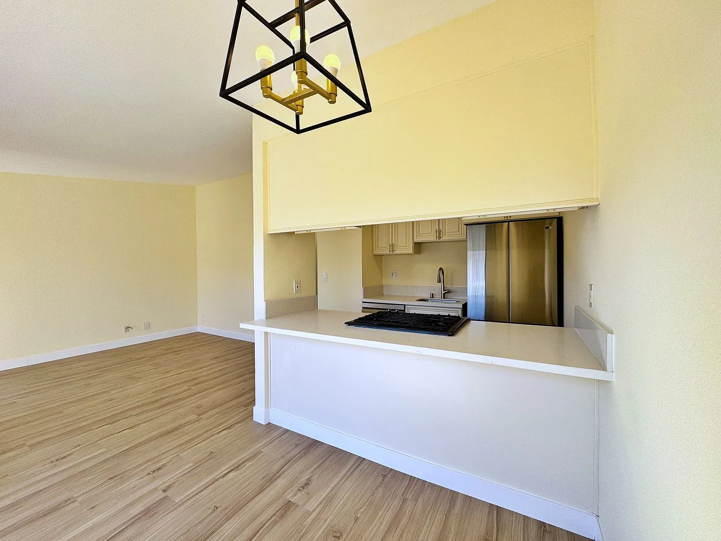 1168 E 10th Street, Unit 215 Long Beach — Photo 3